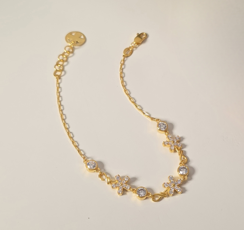 Lắc 3 Hoa 5 Cánh KT Khúc H.trắng 16K