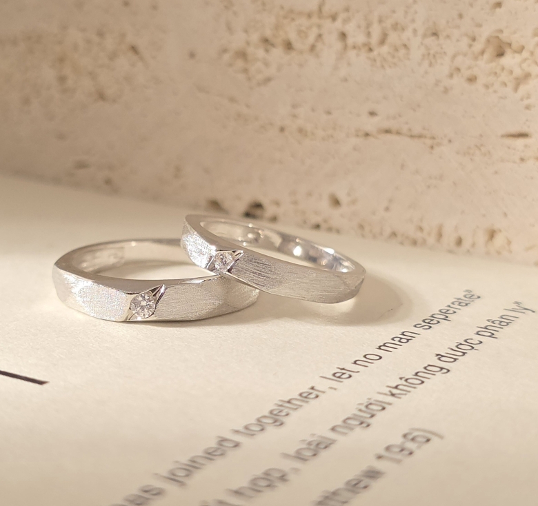 Nhẫn 1h Trắng Giác Thoi Cát Italy