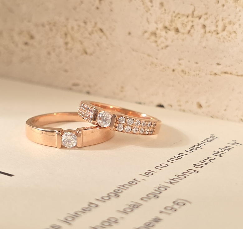 Nhẫn 1h Đai Trơn Hồng + Nhẫn 1h 2 Hàng Tấm Hồng Italy