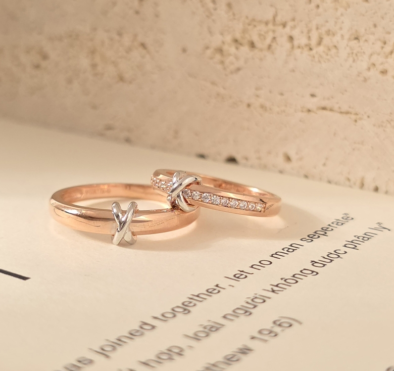 Nhẫn Hồng X Nổi Trắng + Nhẫn Hồng 1hg Tấm X Nổi Trắng Italy 