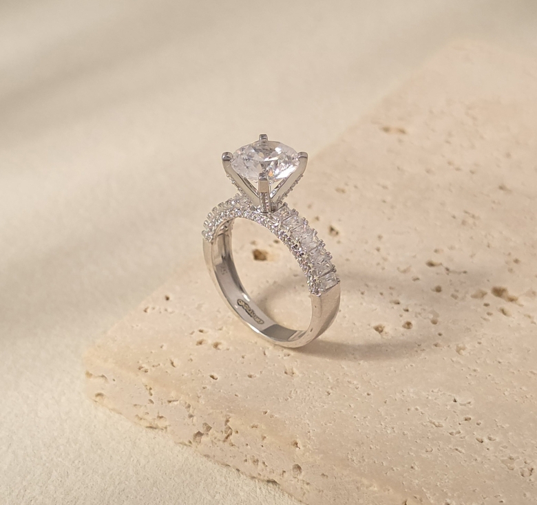 Nhẫn Chủ Đai Baguette Italy 