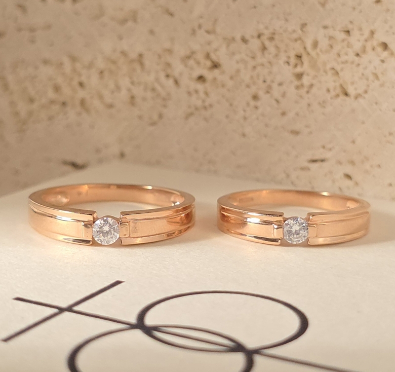 Nhẫn 1h Trắng Sọc Nổi Trơn Hồng  Italy 