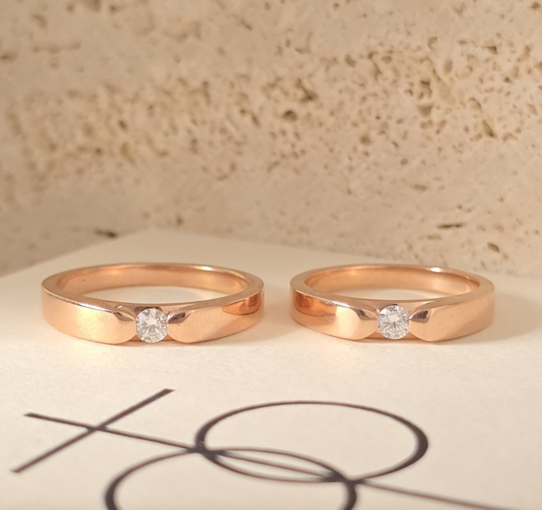 Nhẫn 1h Trắng Đai Trơn Hồng Italy