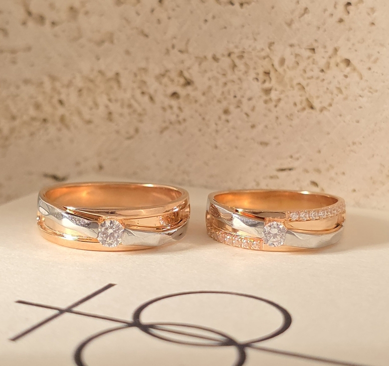 Nhẫn 1h Bản Hồng Chéo Nổi Trắng Italy