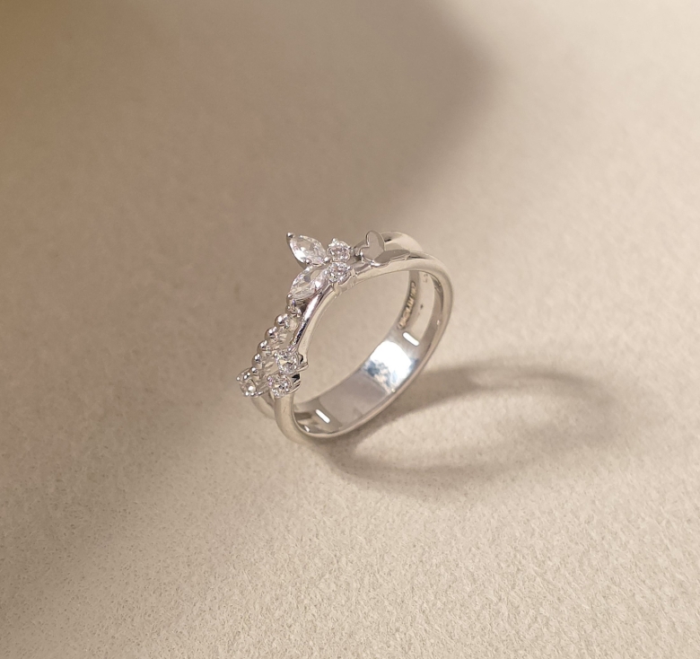 Nhẫn Chéo Bướm Kết Tấm Trơn Italy