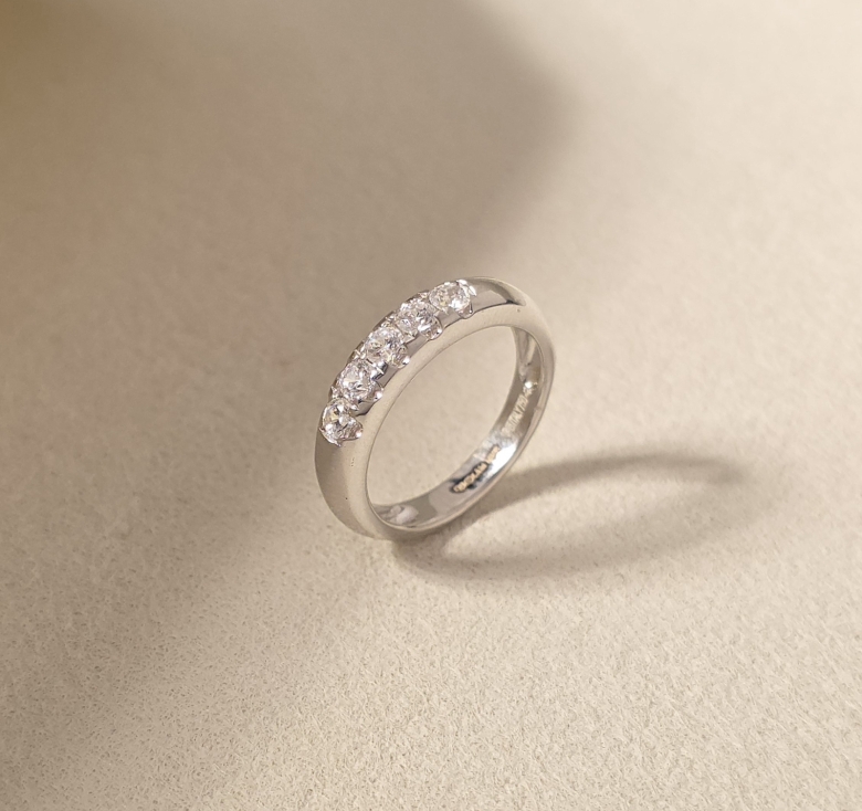 Nhẫn Mo Trơn 5H.trắng Italy 