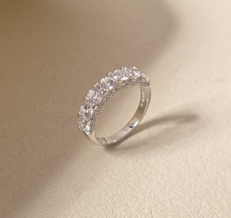 Nhẫn 6 H.trắng Chấu Tấm Italy