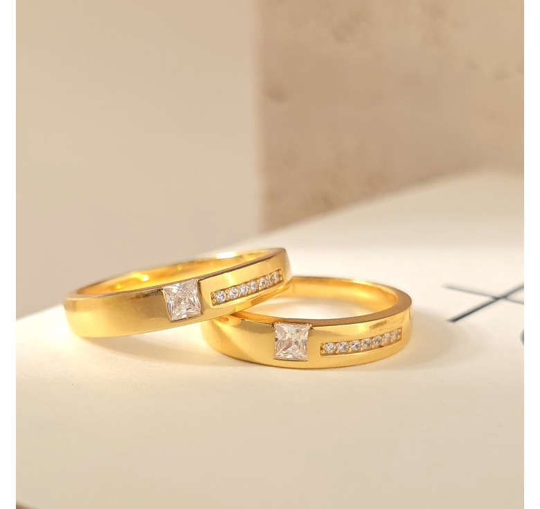 Nhẫn Hột Vuông 1 Bên Đai 1 Hàng Tấm 16K