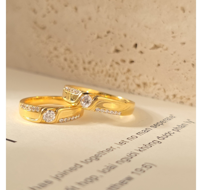 Nhẫn 1 Hột Chấu Lượn Đai Trơn 1 Hàng Tấm 16K