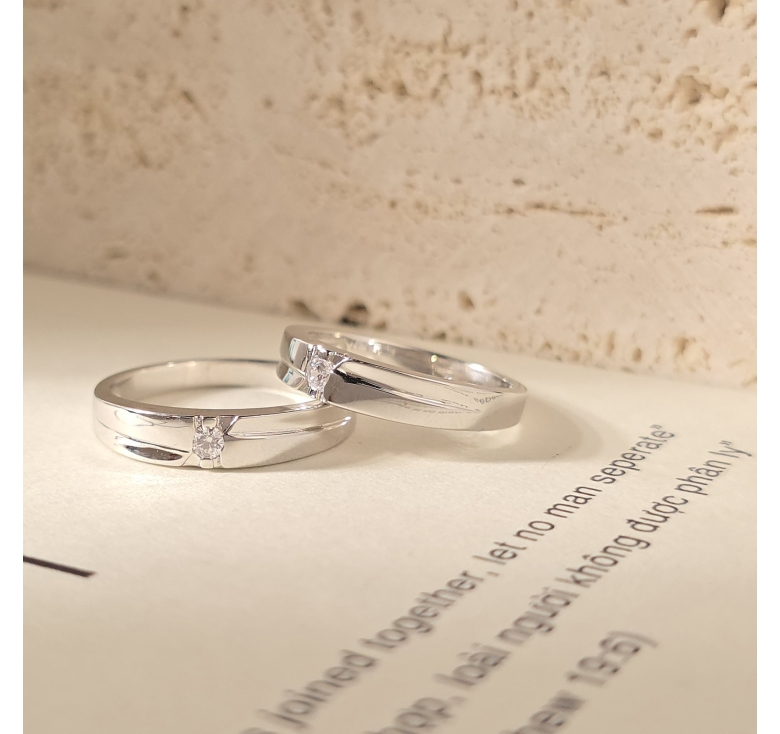 Nhẫn 1h Trắng Xéo Nổi Trơn Italy