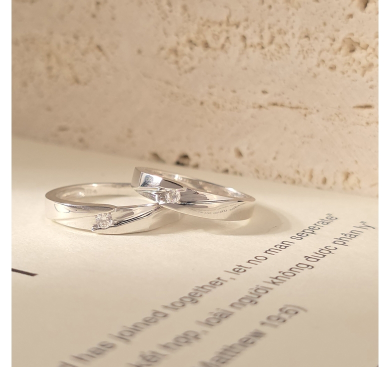 Nhẫn 1h Trắng Xéo Lõm Italy 