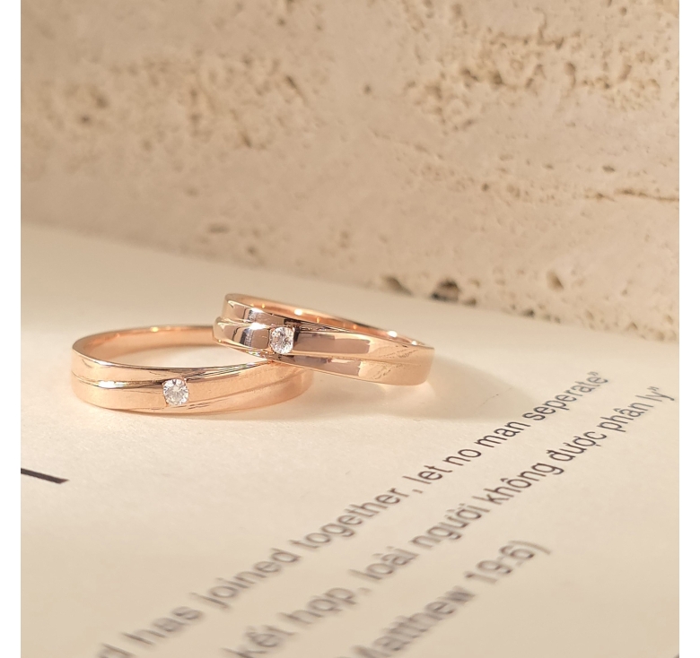 Nhẫn 1h Gờ Chéo Trơn Hồng Italy