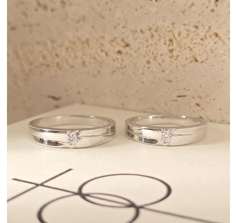 Nhẫn 1h Trắng Xéo Nổi Trơn Italy