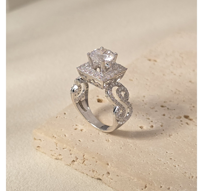 Nhẫn Chủ Vuông Tấm Đai Lượn Italy