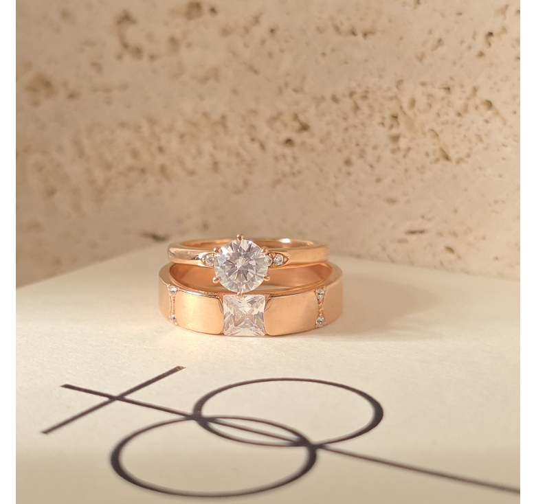 Nhẫn Hột Vuông Đai Trơn Hồng  2h Nhí + Nhẫn Chủ Đai Trơn Hồng 2h Nhí Italy