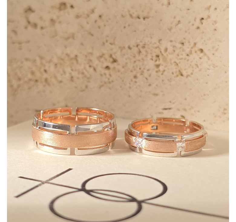 Nhẫn Nhám Hồng Viền Khúc Trắng Trơn Italy