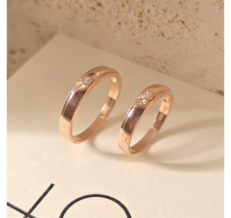 Nhẫn 1h Trắng CB Xéo Đai Trơn Hồng Italy