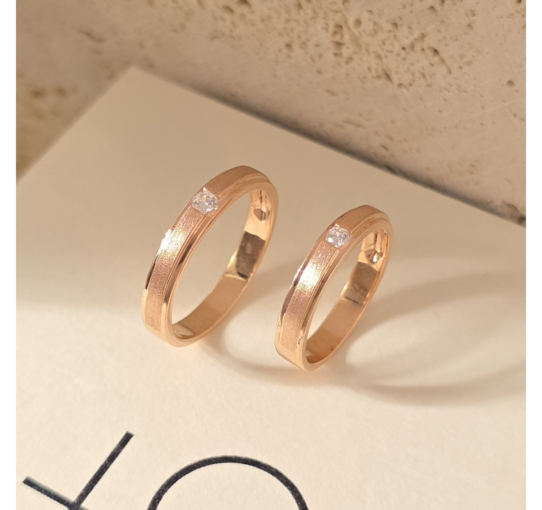 Nhẫn Hột Trắng Đai Nhám Hồng Italy