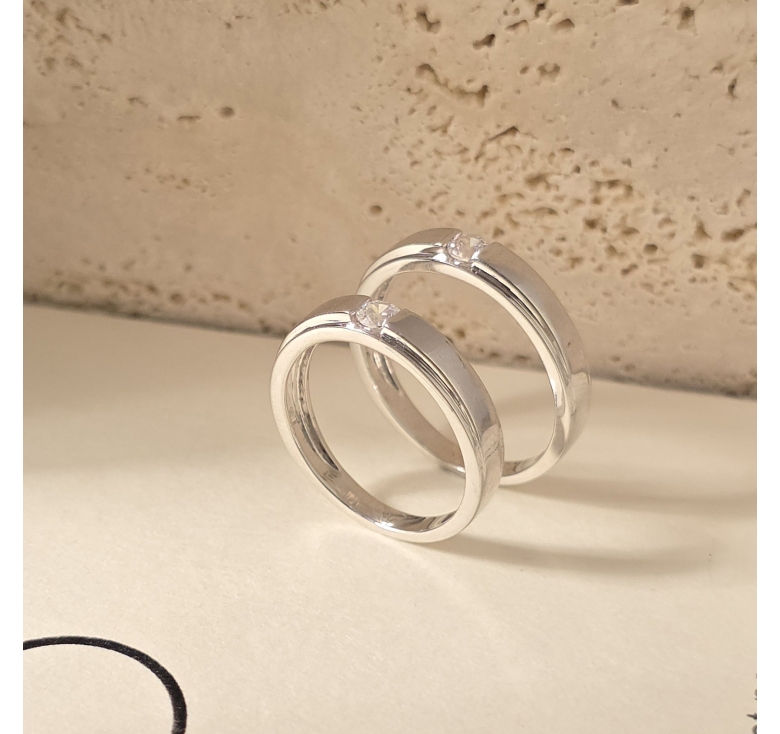 Nhẫn 1 Hột Trắng Bản Nổi Trơn Italy 