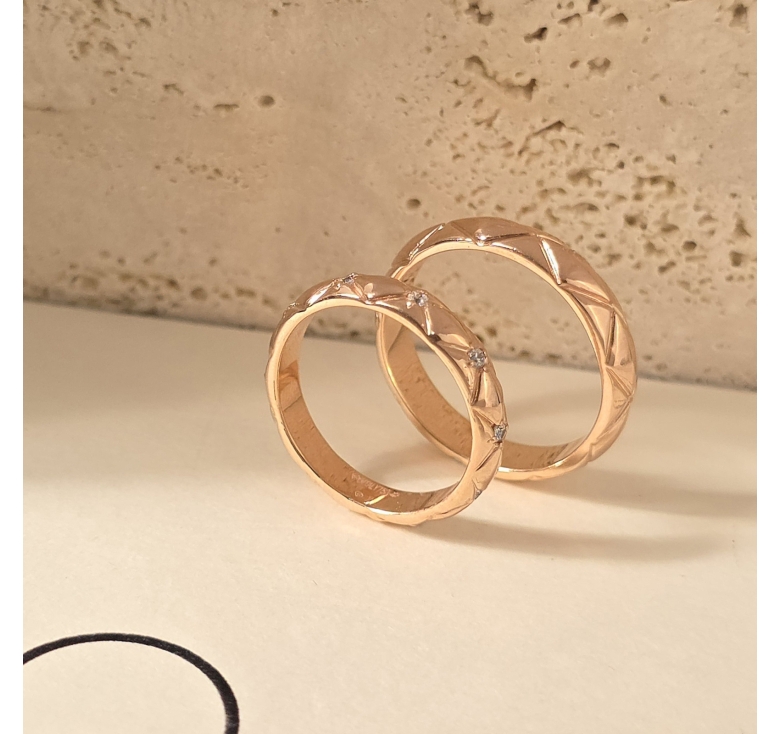 Nhẫn Mo Hồng Chạm X Trơn + Nhẫn Mo Hồng Chạm X Tấm Italy