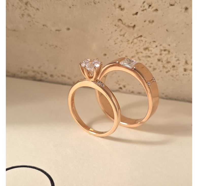 Nhẫn Hột Vuông Đai Trơn Hồng  2h Nhí + Nhẫn Chủ Đai Trơn Hồng 2h Nhí Italy