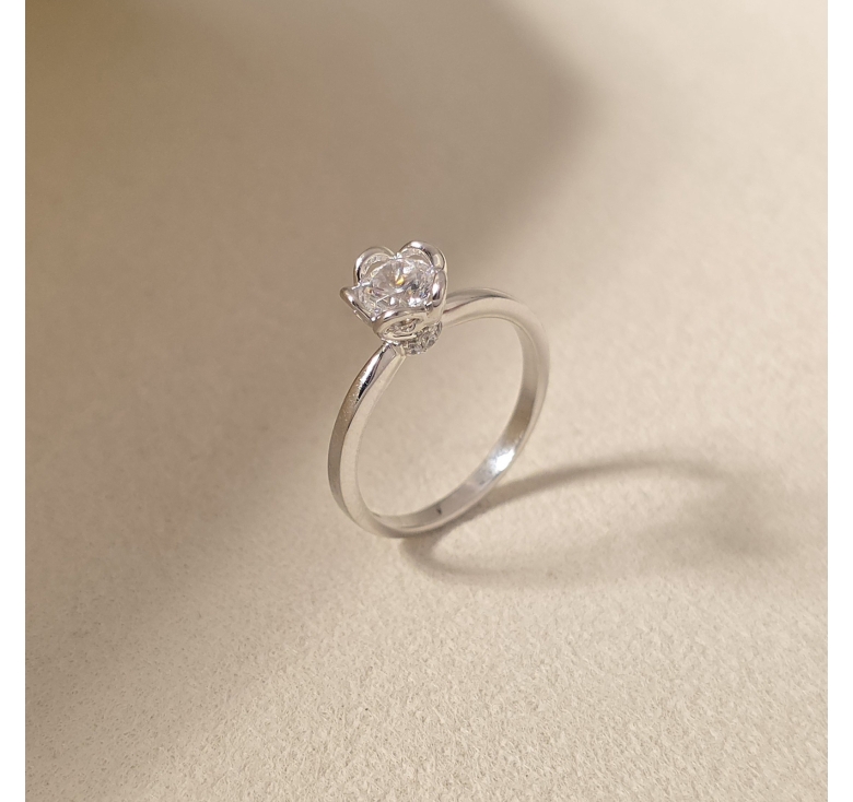 Nhẫn Chủ Chấu Hoa Trơn Italy 