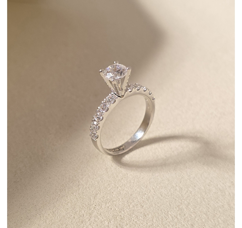 Nhẫn Chủ 4 Chấu Tấm Đai 1hg Đá Italy 