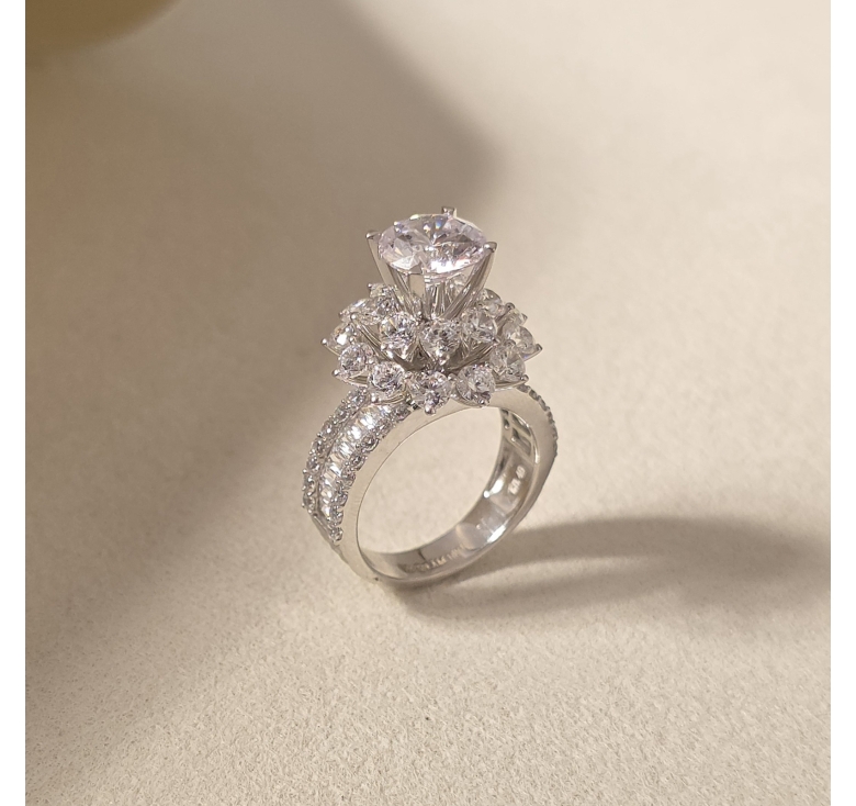 Nhẫn Chủ Đế Hoa H.Trắng Đai Tấm Italy