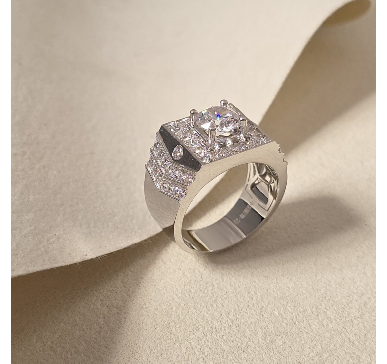 Nhẫn Chủ Vuông Tấm Đai 2Hg Đá Mũi Tên Italy 